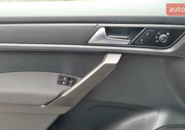 Серый Фольксваген Кадди, объемом двигателя 2 л и пробегом 226 тыс. км за 19950 $, фото 11 на Automoto.ua