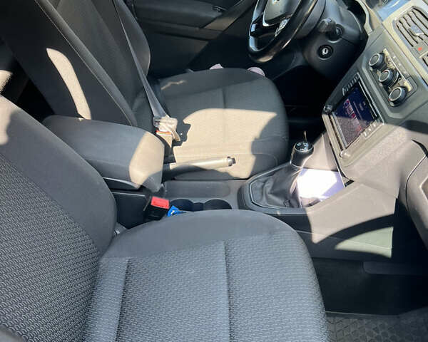 Серый Фольксваген Кадди, объемом двигателя 1.97 л и пробегом 283 тыс. км за 21000 $, фото 11 на Automoto.ua