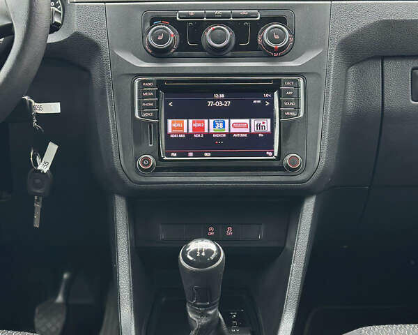 Серый Фольксваген Кадди, объемом двигателя 2 л и пробегом 248 тыс. км за 16950 $, фото 30 на Automoto.ua