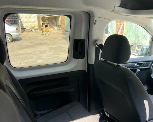 Серый Фольксваген Кадди, объемом двигателя 1.97 л и пробегом 283 тыс. км за 21000 $, фото 8 на Automoto.ua