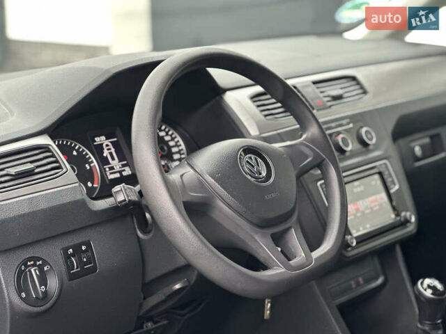 Серый Фольксваген Кадди, объемом двигателя 2 л и пробегом 248 тыс. км за 16950 $, фото 24 на Automoto.ua