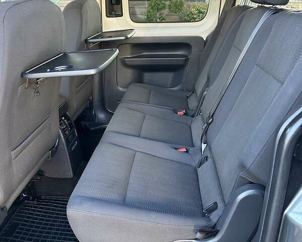 Серый Фольксваген Кадди, объемом двигателя 1.97 л и пробегом 175 тыс. км за 19750 $, фото 139 на Automoto.ua