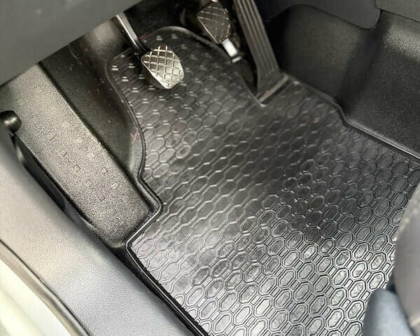 Серый Фольксваген Кадди, объемом двигателя 1.97 л и пробегом 221 тыс. км за 21000 $, фото 29 на Automoto.ua