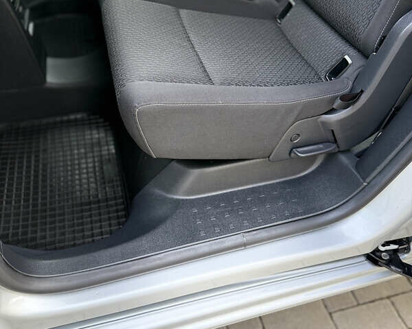 Серый Фольксваген Кадди, объемом двигателя 1.97 л и пробегом 221 тыс. км за 21000 $, фото 34 на Automoto.ua