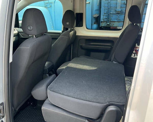 Серый Фольксваген Кадди, объемом двигателя 1.97 л и пробегом 283 тыс. км за 21000 $, фото 9 на Automoto.ua