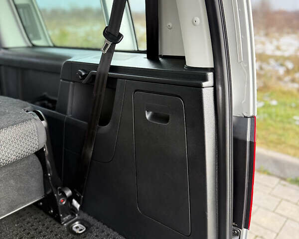 Серый Фольксваген Кадди, объемом двигателя 1.97 л и пробегом 221 тыс. км за 21000 $, фото 42 на Automoto.ua