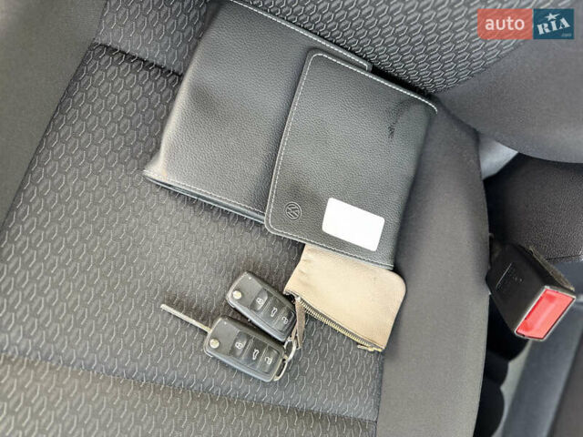 Серый Фольксваген Кадди, объемом двигателя 1.97 л и пробегом 221 тыс. км за 21000 $, фото 49 на Automoto.ua