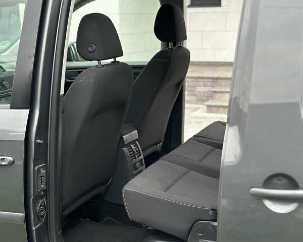 Серый Фольксваген Кадди, объемом двигателя 2 л и пробегом 248 тыс. км за 16950 $, фото 42 на Automoto.ua