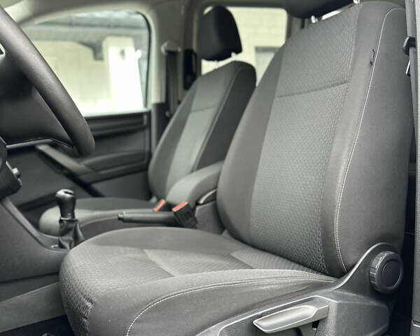 Серый Фольксваген Кадди, объемом двигателя 2 л и пробегом 248 тыс. км за 16950 $, фото 40 на Automoto.ua