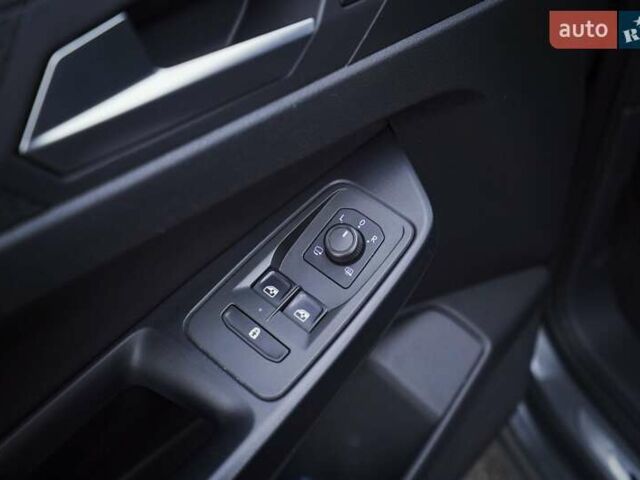 Серый Фольксваген Кадди, объемом двигателя 1.97 л и пробегом 238 тыс. км за 36800 $, фото 3 на Automoto.ua