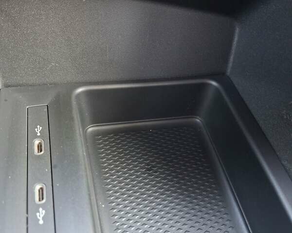 Серый Фольксваген Кадди, объемом двигателя 2 л и пробегом 147 тыс. км за 27500 $, фото 3 на Automoto.ua