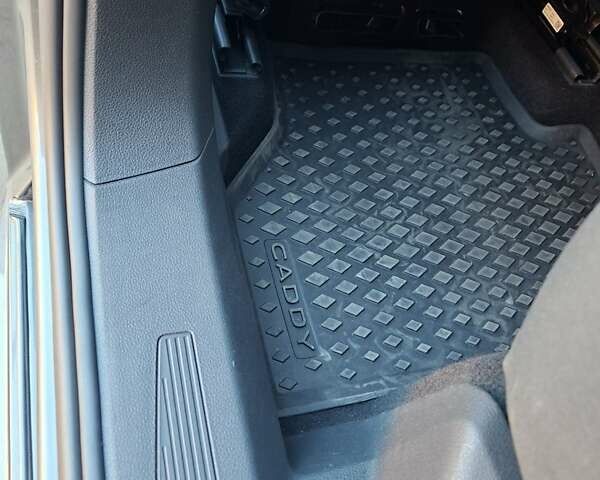 Серый Фольксваген Кадди, объемом двигателя 2 л и пробегом 147 тыс. км за 27500 $, фото 7 на Automoto.ua