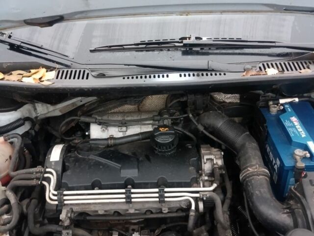 Сірий Фольксваген Кадді, об'ємом двигуна 2 л та пробігом 275 тис. км за 3500 $, фото 7 на Automoto.ua