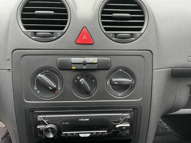 Серый Фольксваген Кадди, объемом двигателя 1.6 л и пробегом 295 тыс. км за 5200 $, фото 9 на Automoto.ua