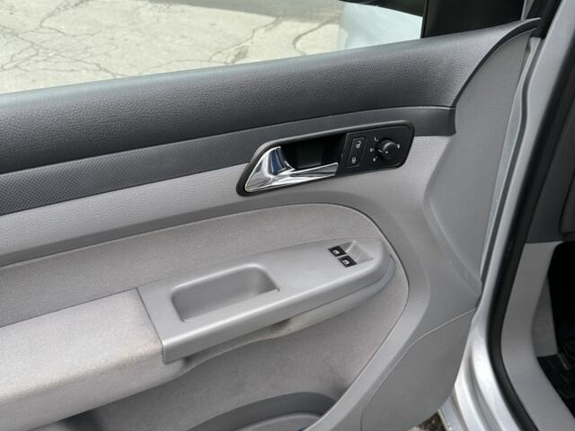 Серый Фольксваген Кадди, объемом двигателя 2 л и пробегом 221 тыс. км за 6950 $, фото 11 на Automoto.ua