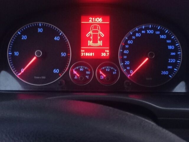 Серый Фольксваген Кадди, объемом двигателя 0 л и пробегом 330 тыс. км за 7000 $, фото 7 на Automoto.ua