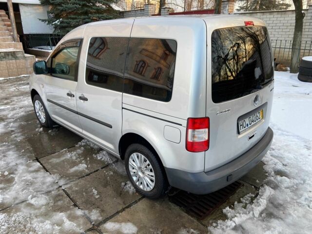 Серый Фольксваген Кадди, объемом двигателя 1.6 л и пробегом 203 тыс. км за 7700 $, фото 2 на Automoto.ua