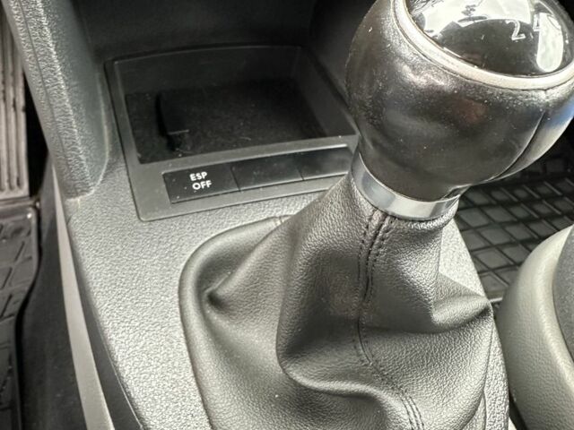 Серый Фольксваген Кадди, объемом двигателя 2 л и пробегом 221 тыс. км за 6950 $, фото 18 на Automoto.ua