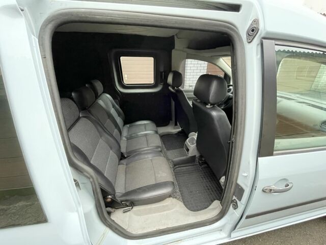 Серый Фольксваген Кадди, объемом двигателя 1.6 л и пробегом 295 тыс. км за 5200 $, фото 6 на Automoto.ua