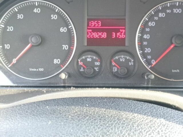 Серый Фольксваген Кадди, объемом двигателя 1 л и пробегом 228 тыс. км за 8200 $, фото 3 на Automoto.ua