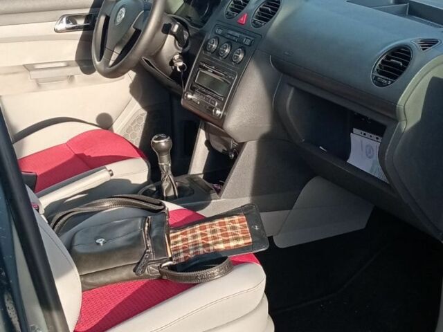 Серый Фольксваген Кадди, объемом двигателя 1 л и пробегом 228 тыс. км за 8200 $, фото 6 на Automoto.ua