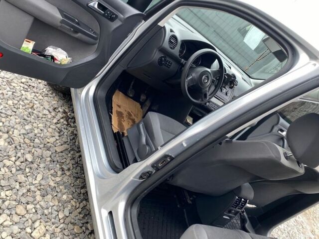 Серый Фольксваген Кадди, объемом двигателя 1.6 л и пробегом 160 тыс. км за 9999 $, фото 8 на Automoto.ua