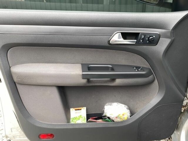 Серый Фольксваген Кадди, объемом двигателя 1.6 л и пробегом 160 тыс. км за 9999 $, фото 11 на Automoto.ua