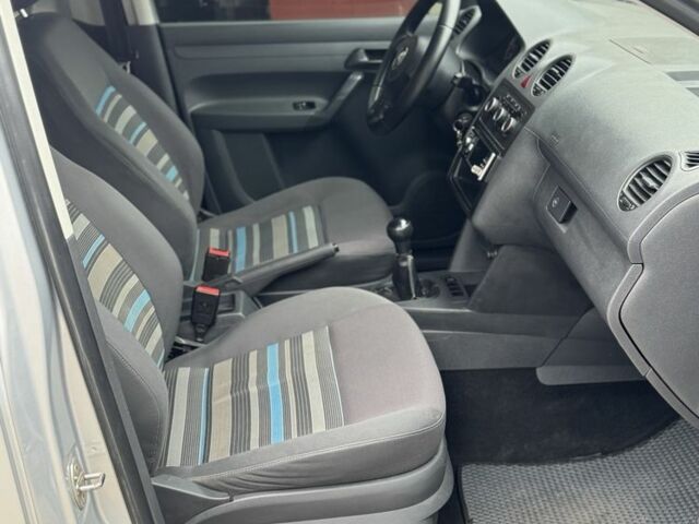 Фольксваген Кадди 2012 в Житомире на Automoto.ua Серый Фольксваген Кадди, объемом двигателя 2 л и пробегом 250 тыс. км за 9550 $, фото 9 на Automoto.ua