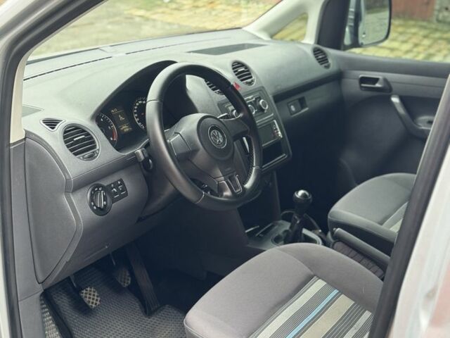 Фольксваген Кадди 2012 в Житомире на Automoto.ua Серый Фольксваген Кадди, объемом двигателя 2 л и пробегом 250 тыс. км за 9550 $, фото 6 на Automoto.ua