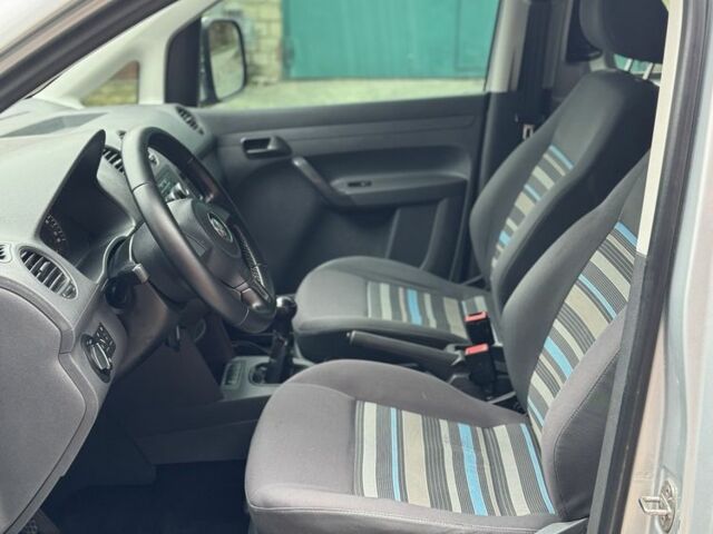 Фольксваген Кадди 2012 в Житомире на Automoto.ua Серый Фольксваген Кадди, объемом двигателя 2 л и пробегом 250 тыс. км за 9550 $, фото 7 на Automoto.ua