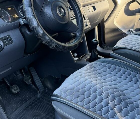 Сірий Фольксваген Кадді, об'ємом двигуна 1.6 л та пробігом 252 тис. км за 12000 $, фото 7 на Automoto.ua