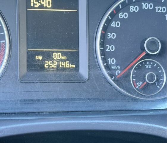 Сірий Фольксваген Кадді, об'ємом двигуна 1.6 л та пробігом 252 тис. км за 12000 $, фото 6 на Automoto.ua