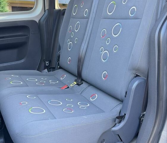 Сірий Фольксваген Кадді, об'ємом двигуна 1.6 л та пробігом 252 тис. км за 12000 $, фото 5 на Automoto.ua