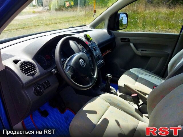 Синий Фольксваген Кадди, объемом двигателя 2 л и пробегом 370 тыс. км за 3700 $, фото 3 на Automoto.ua