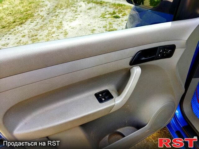 Синий Фольксваген Кадди, объемом двигателя 2 л и пробегом 370 тыс. км за 3700 $, фото 2 на Automoto.ua