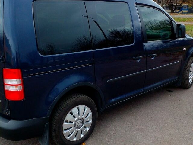 Синий Фольксваген Кадди, объемом двигателя 1.6 л и пробегом 218 тыс. км за 11000 $, фото 4 на Automoto.ua