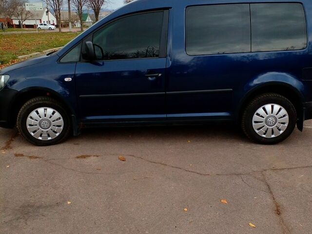 Синий Фольксваген Кадди, объемом двигателя 1.6 л и пробегом 218 тыс. км за 11000 $, фото 1 на Automoto.ua