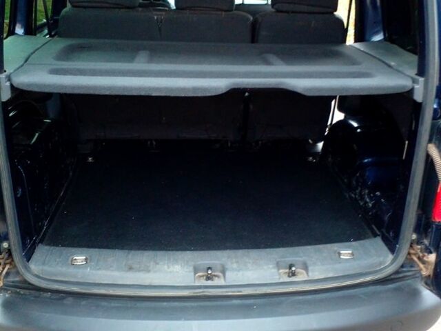 Синий Фольксваген Кадди, объемом двигателя 1.6 л и пробегом 218 тыс. км за 11000 $, фото 5 на Automoto.ua