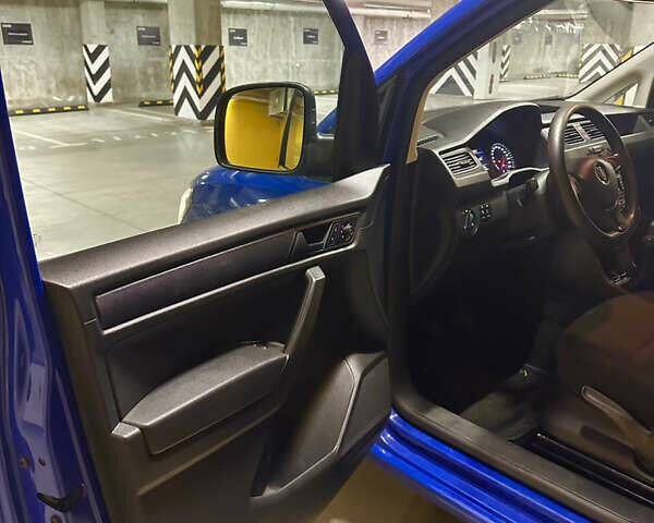 Синий Фольксваген Кадди, объемом двигателя 1.97 л и пробегом 123 тыс. км за 13300 $, фото 5 на Automoto.ua