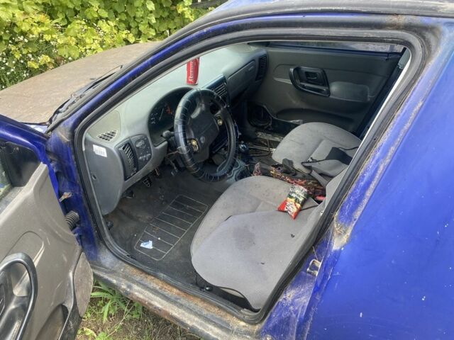 Синий Фольксваген Кадди, объемом двигателя 1.4 л и пробегом 350 тыс. км за 700 $, фото 4 на Automoto.ua