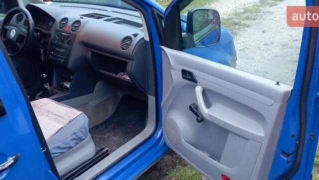 Синий Фольксваген Кадди, объемом двигателя 1.97 л и пробегом 304 тыс. км за 3900 $, фото 6 на Automoto.ua