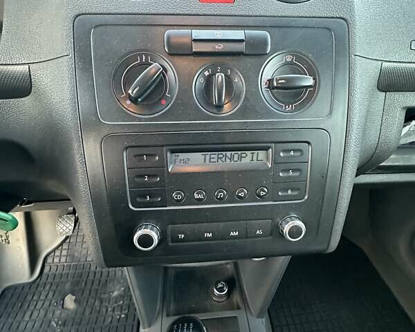 Синий Фольксваген Кадди, объемом двигателя 1.6 л и пробегом 230 тыс. км за 4699 $, фото 19 на Automoto.ua