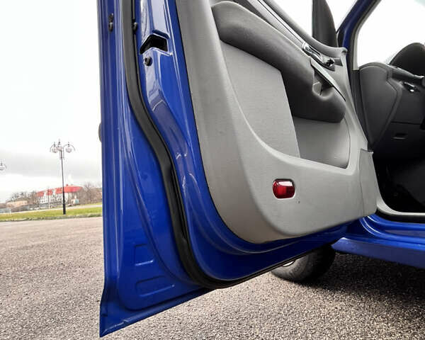 Синій Фольксваген Кадді, об'ємом двигуна 1.6 л та пробігом 170 тис. км за 6800 $, фото 45 на Automoto.ua