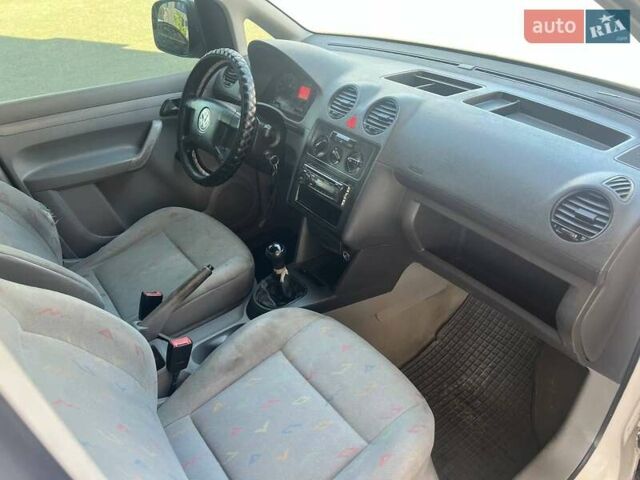 Синий Фольксваген Кадди, объемом двигателя 1.6 л и пробегом 394 тыс. км за 3800 $, фото 12 на Automoto.ua