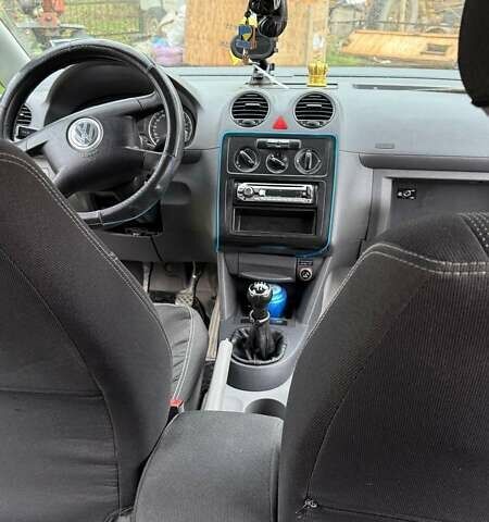 Синий Фольксваген Кадди, объемом двигателя 1.4 л и пробегом 260 тыс. км за 6000 $, фото 9 на Automoto.ua