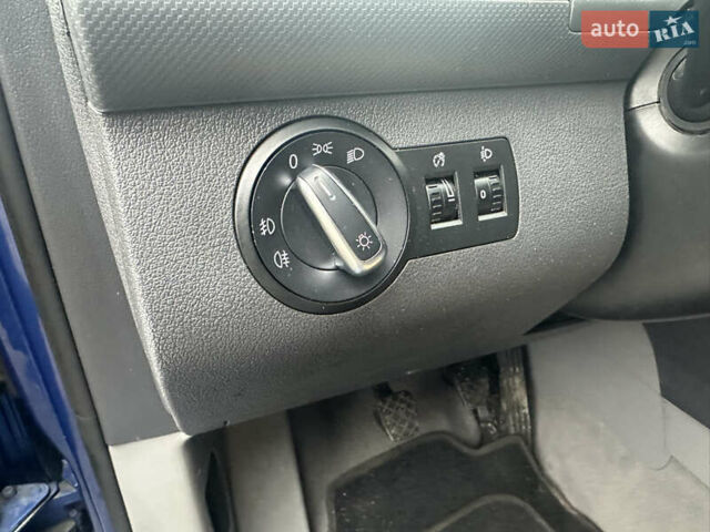 Синій Фольксваген Кадді, об'ємом двигуна 1.39 л та пробігом 285 тис. км за 5500 $, фото 31 на Automoto.ua