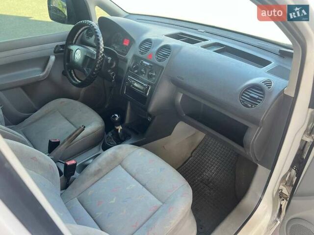 Синий Фольксваген Кадди, объемом двигателя 1.6 л и пробегом 394 тыс. км за 3800 $, фото 15 на Automoto.ua