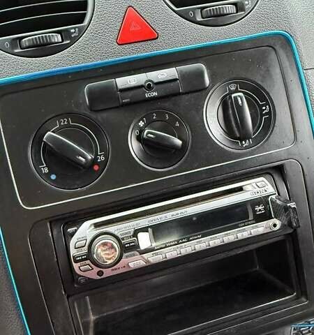 Синий Фольксваген Кадди, объемом двигателя 1.4 л и пробегом 260 тыс. км за 6000 $, фото 10 на Automoto.ua