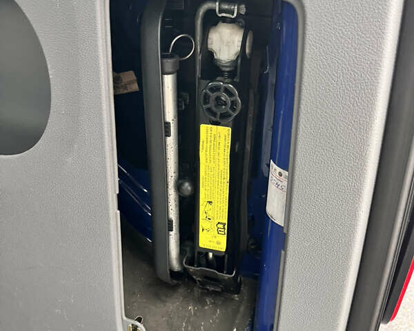 Синій Фольксваген Кадді, об'ємом двигуна 1.6 л та пробігом 170 тис. км за 6800 $, фото 32 на Automoto.ua