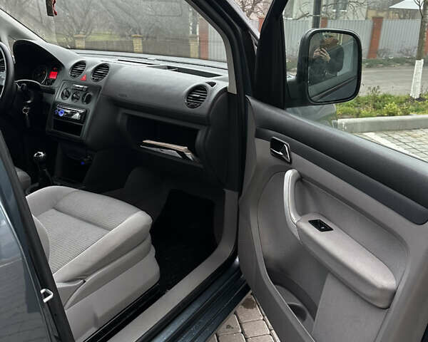 Синий Фольксваген Кадди, объемом двигателя 1.6 л и пробегом 220 тыс. км за 6500 $, фото 21 на Automoto.ua